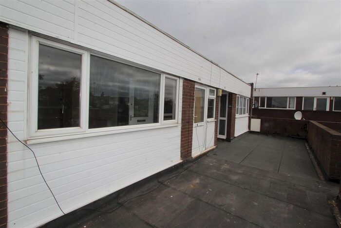 2 Bedroom Flat To Rent In Stroud Avenue, Willenhall, WV12