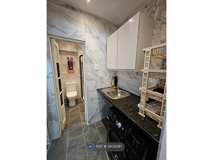 1 Bedroom Flat To Rent In Whitchurch Avenue, Edgware, HA8