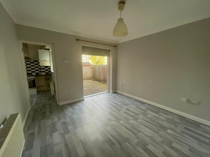 1 Bedroom Flat To Rent In Tolcarne Drive, Pinner, HA5