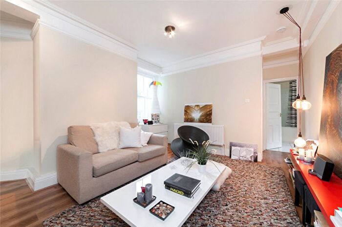2 Bedroom Flat To Rent In Newman Street, Fitzrovia, London, W1T