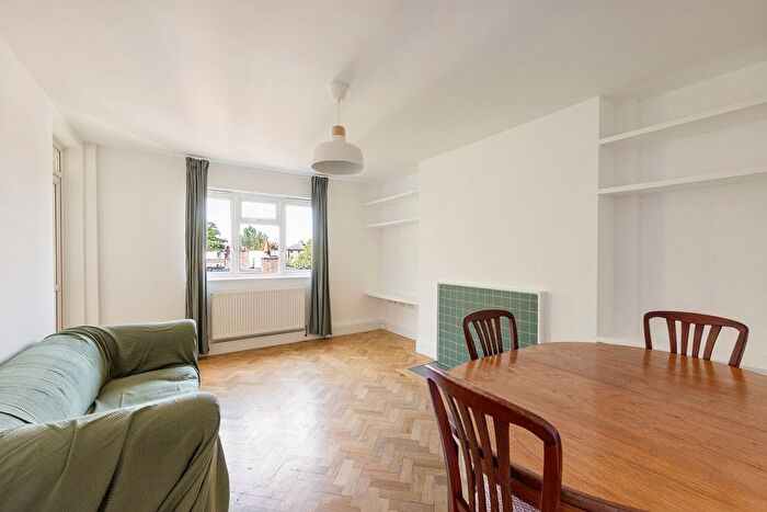 3 Bedroom Flat For Sale In Elmworth Grove, West Dulwich, SE21