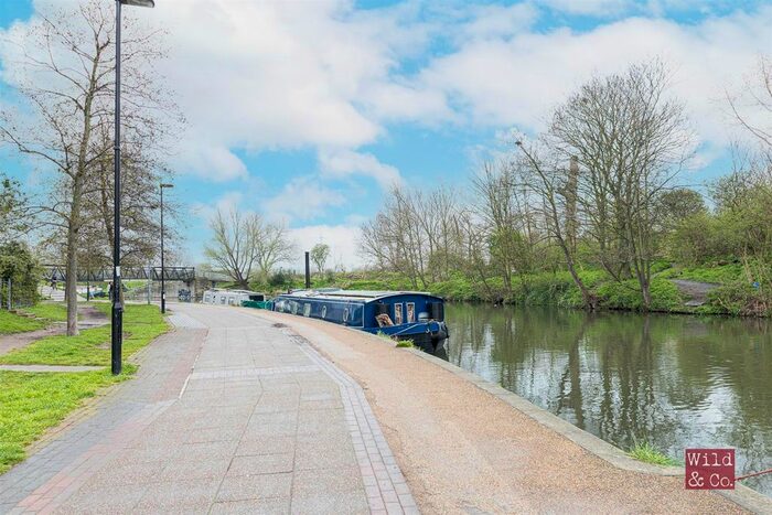 1 Bedroom Flat For Sale In Dockside Court, Harry Zeital Way, Hackney, E5