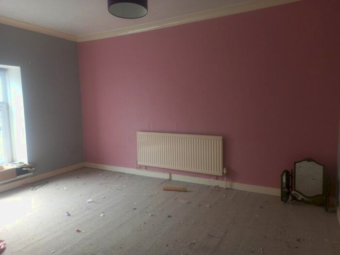 3 Bedroom End Of Terrace House For Sale In Penrhiwfer Road, Tonypandy, CF40
