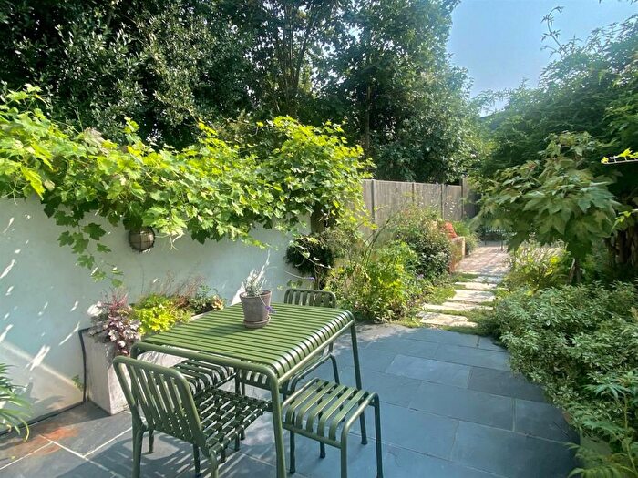 2 Bedroom Flat For Sale In Drayton Road, Harlesden, NW10