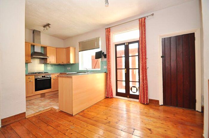 3 Bedroom Terraced House For Sale In Seaforth Avenue, Motspur Park, KT3