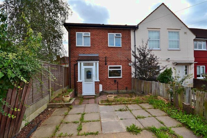 5 Bedroom Property To Rent In Kingsley Road, Ilford, IG6