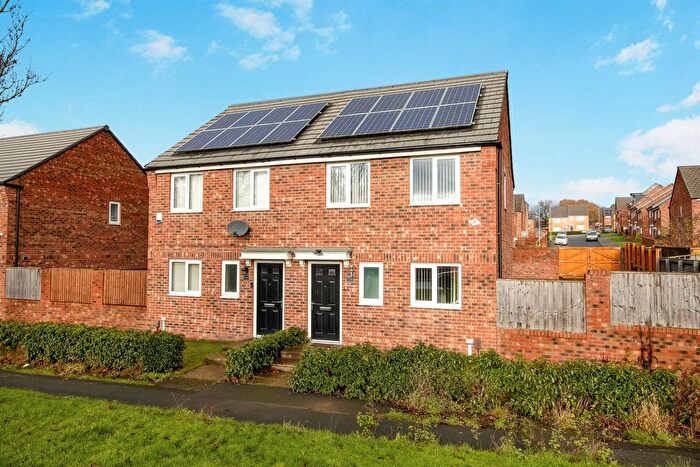 3 Bedroom Semi Detached House For Sale In South Parkway, Seacroft, Leeds, LS14