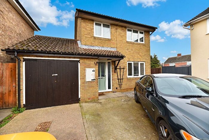 3 Bedroom Detached House For Sale In The Paddock, Somersham, PE28