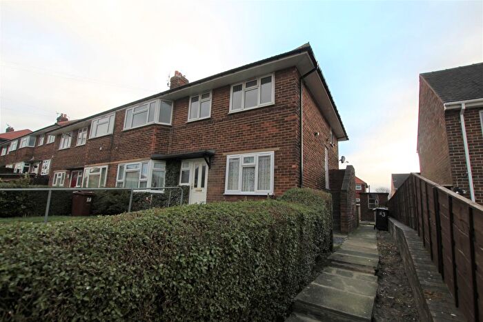 2 Bedroom Flat To Rent In Tingley, WF3