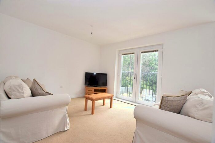2 Bedroom Apartment To Rent In Holly Way, Leeds, West Yorkshire, LS14