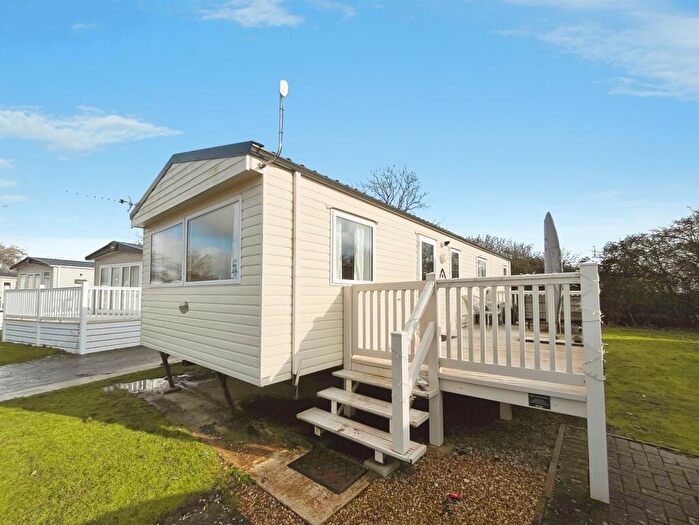 3 Bedroom Park Home For Sale In Carlton Meres Holiday Park, Carlton, Saxmundham, IP17