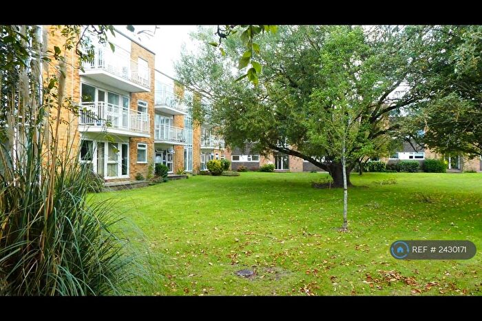 2 Bedroom Flat To Rent In Bishops Court, Cambridge, CB2