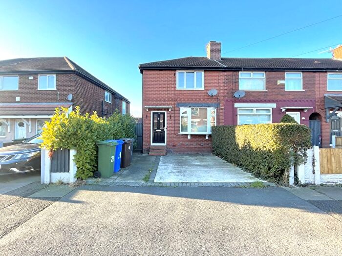 2 Bedroom End Of Terrace House To Rent In Clough Road, Manchester, M43