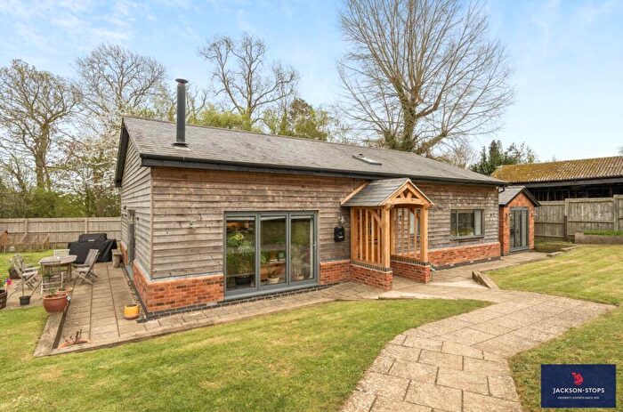 4 Bedroom Barn Conversion For Sale In Bridle Way, Toddington, Bedfordshire, LU5