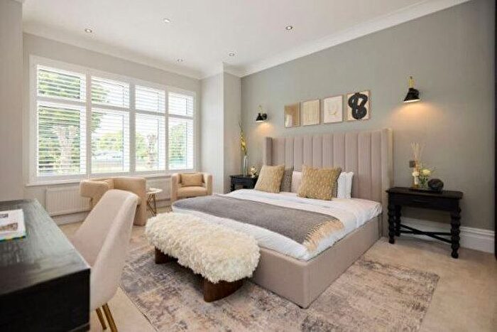 5 Bedroom Property To Rent In Roehampton Lane, London, SW15