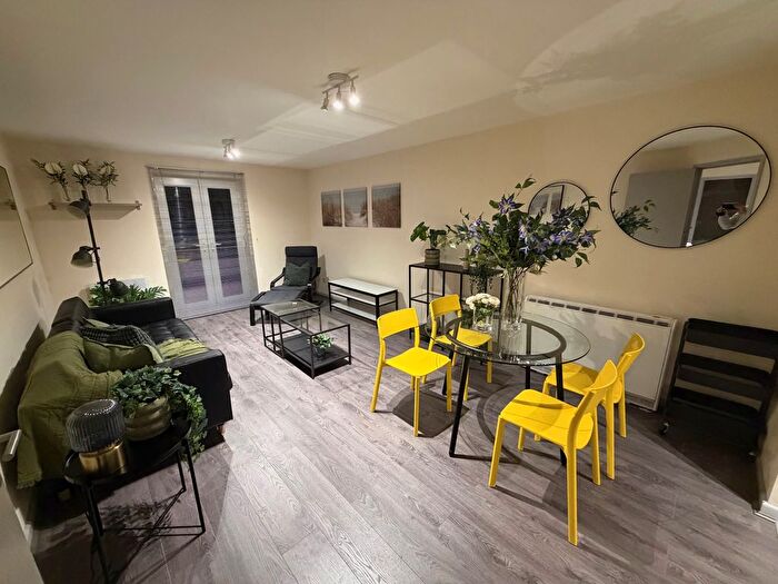 2 Bedroom Flat To Rent In Sherborne Street, Manchester, M8