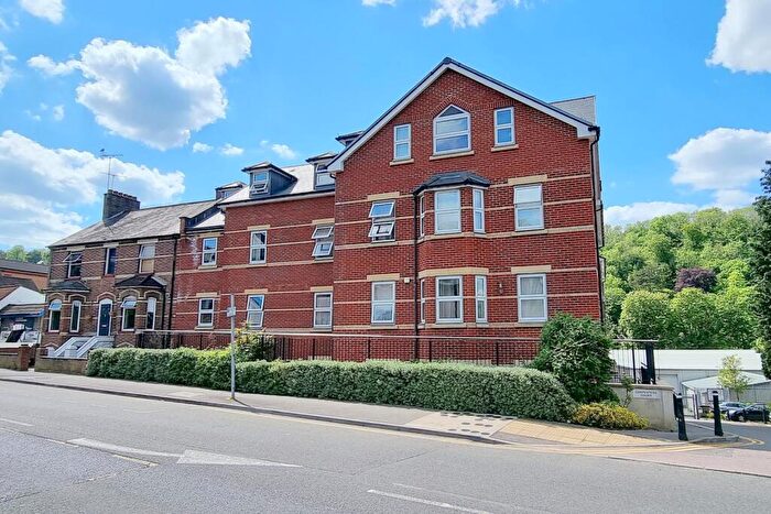 2 Bedroom Apartment To Rent In Bedroom First Floor Apartment In Caterham Valley, CR3