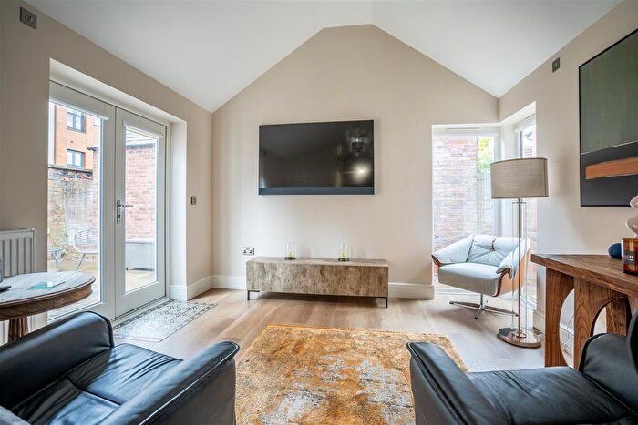 1 Bedroom Flat To Rent In The Crescent, York, YO24