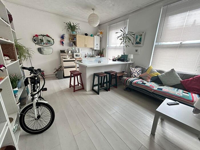 1 Bedroom Flat To Rent In Flat B, City Road, Bristol, BS2