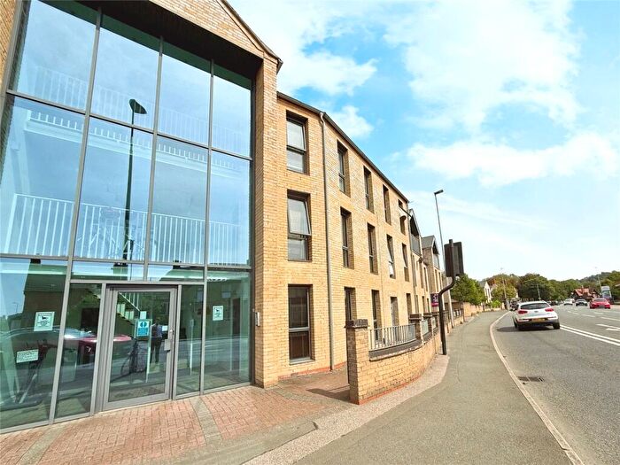 2 Bedroom Flat For Sale In Newark Road, Lincoln, Lincolnshire, LN6