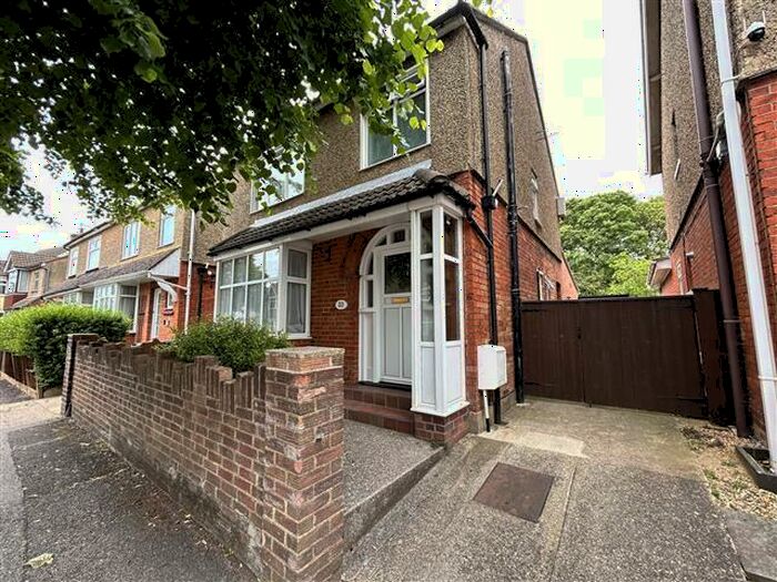 3 Bedroom House To Rent In Leon Avenue, Bletchley, Milton Keynes, MK2