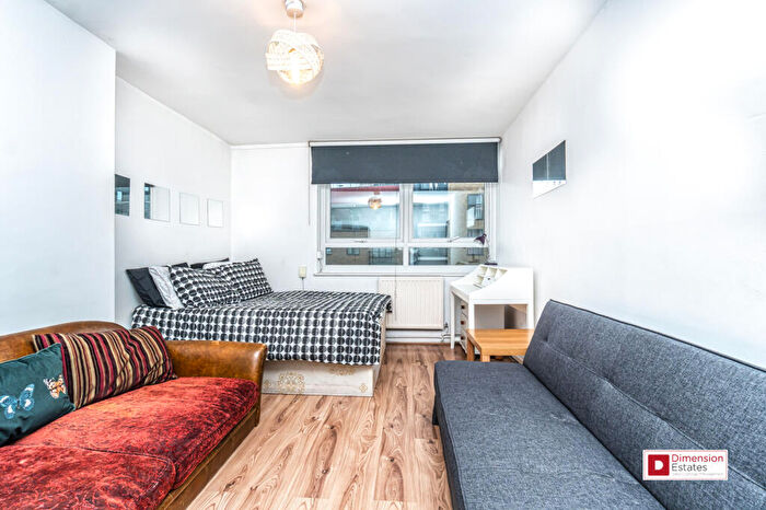 4 Bedroom Maisonette To Rent In Cambridge Heath Road, Bethnal Green, East London, E1