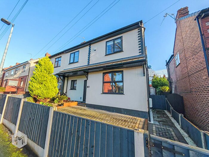3 Bedroom Semi Detached House For Sale In Chilham Road, Worsley, Manchester, M28
