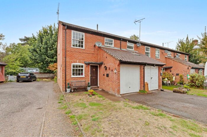 3 Bedroom End Of Terrace House For Sale In Lammas Way, Loudwater, HP10