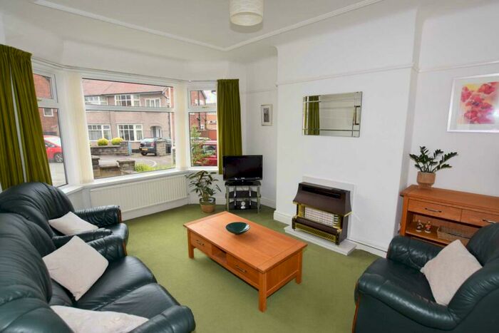 3 Bedroom Semi-Detached House For Sale In Kingswood Boulevard, Bebington, CH63