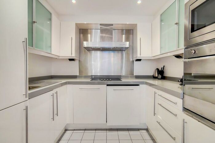 1 Bedroom Apartment To Rent In The Grainstore, Western Gateway, Royal Victoria Docks, London, E16