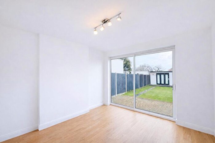 3 Bedroom Semi-detached House To Rent In Hillcross Avenue, Morden, SM4