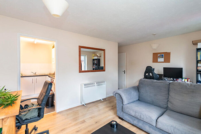1 Bedroom Apartment For Sale In Limeway Terrace, Dorking, RH4
