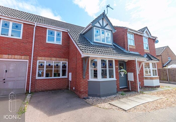 3 Bedroom Terraced House For Sale In Firethorn Close, Taverham, Norwich, NR8