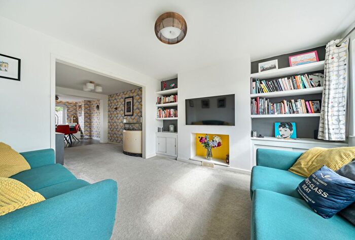 3 Bedroom Semi-Detached House For Sale In Emlyn Road, Horley, Surrey, RH6