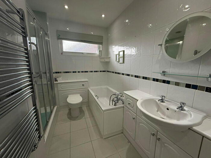 2 Bedroom Detached Bungalow For Sale In Castle Rise, Belmesthorpe, PE9