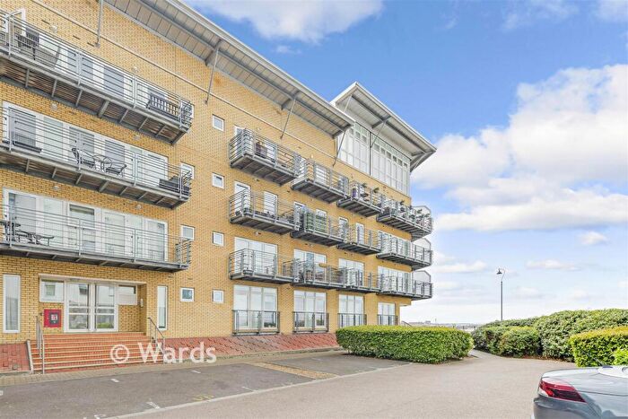 1 Bedroom Flat For Sale In Carmichael Avenue, Greenhithe, Kent, DA9