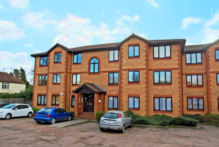 1 Bedroom Apartment To Rent In Kinnaird Close, Slough, SL1