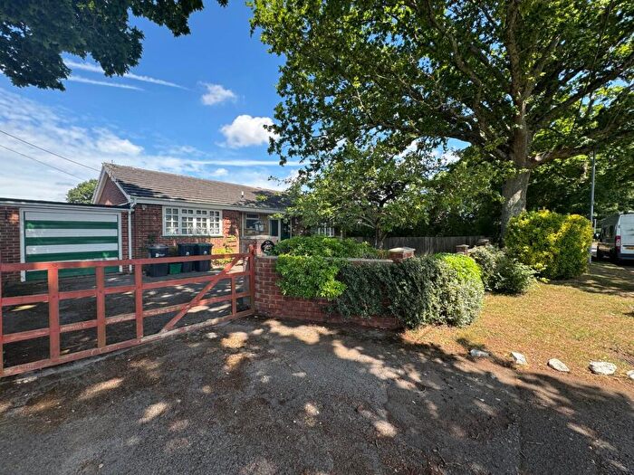 3 Bedroom Bungalow For Sale In Lonnen Road, Wimborne, BH21