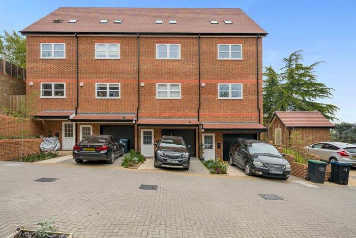 3 Bedroom Town House To Rent In Oakmont Close, Kenley, CR8