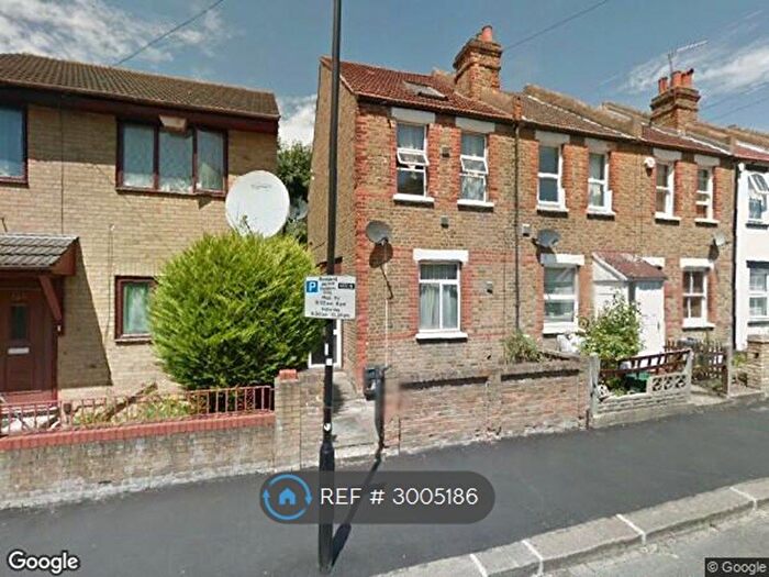 4 Bedroom End Of Terrace House To Rent In Myrtle Road, Hounslow, TW3