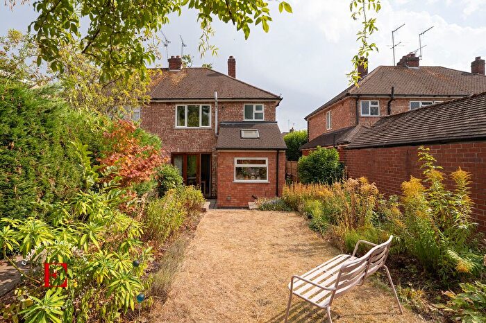 3 Bedroom Semi-Detached House For Sale In Stamford Avenue, Styvechale, CV3
