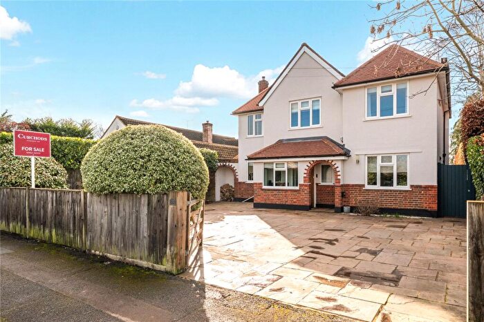 4 Bedroom Detached House For Sale In The Furrows, Walton-On-Thames, KT12