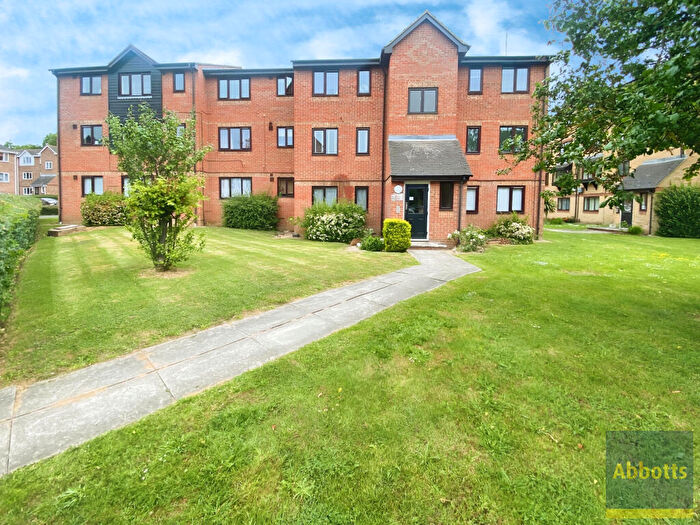 2 Bedroom Apartment To Rent In Waterville Drive, Vange, SS16