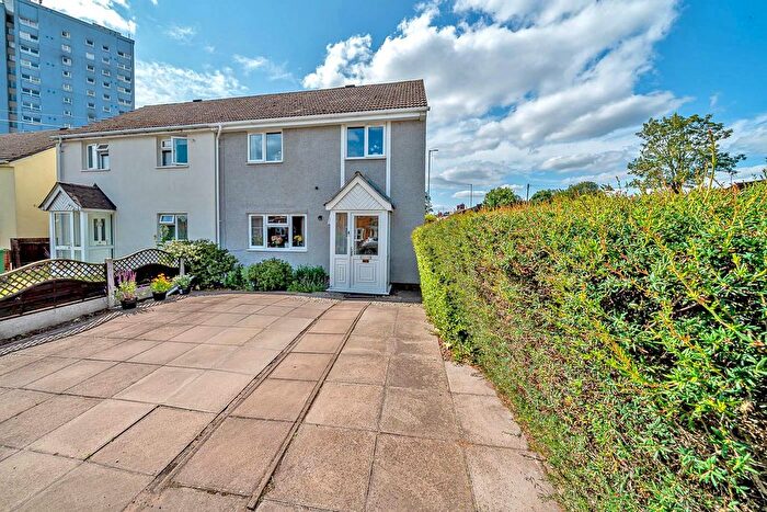 3 Bedroom Semi-detached House For Sale In Lindon Drive, Walsall, WS8