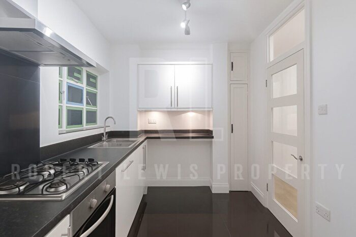 3 Bedroom Flat To Rent In Three Bedroom Apartment – Brookland Rise, London, NW11