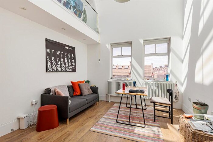 2 Bedroom Apartment To Rent In Adelaide Road, Leyton, E10