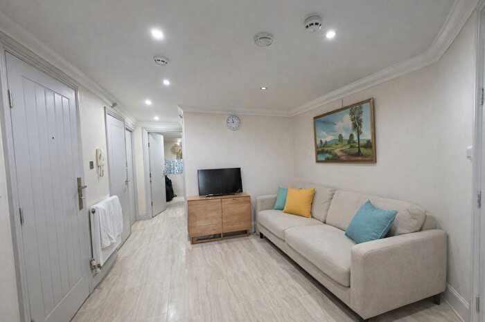 2 Bedroom Flat To Rent In Lavender Hill, London, SW11