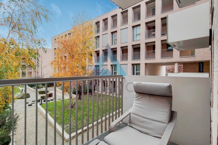 1 Bedroom Flat To Rent In Parkside Court, Booth Road, E16