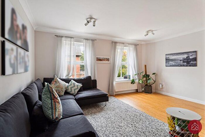 3 Bedroom End Of Terrace House For Sale In Bennett Crescent, Oxford, OX4