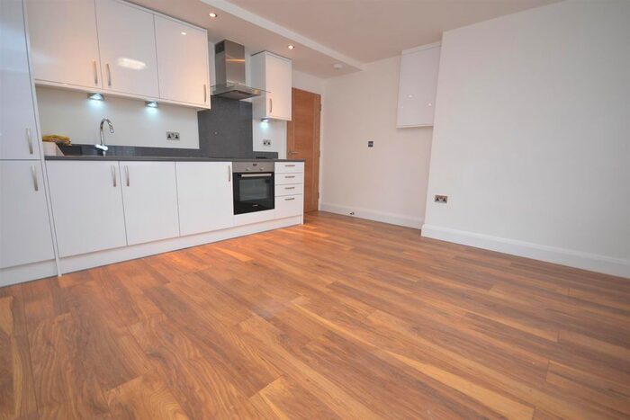 2 Bedroom Flat To Rent In Oxford Road, Reading, Berkshire, RG1
